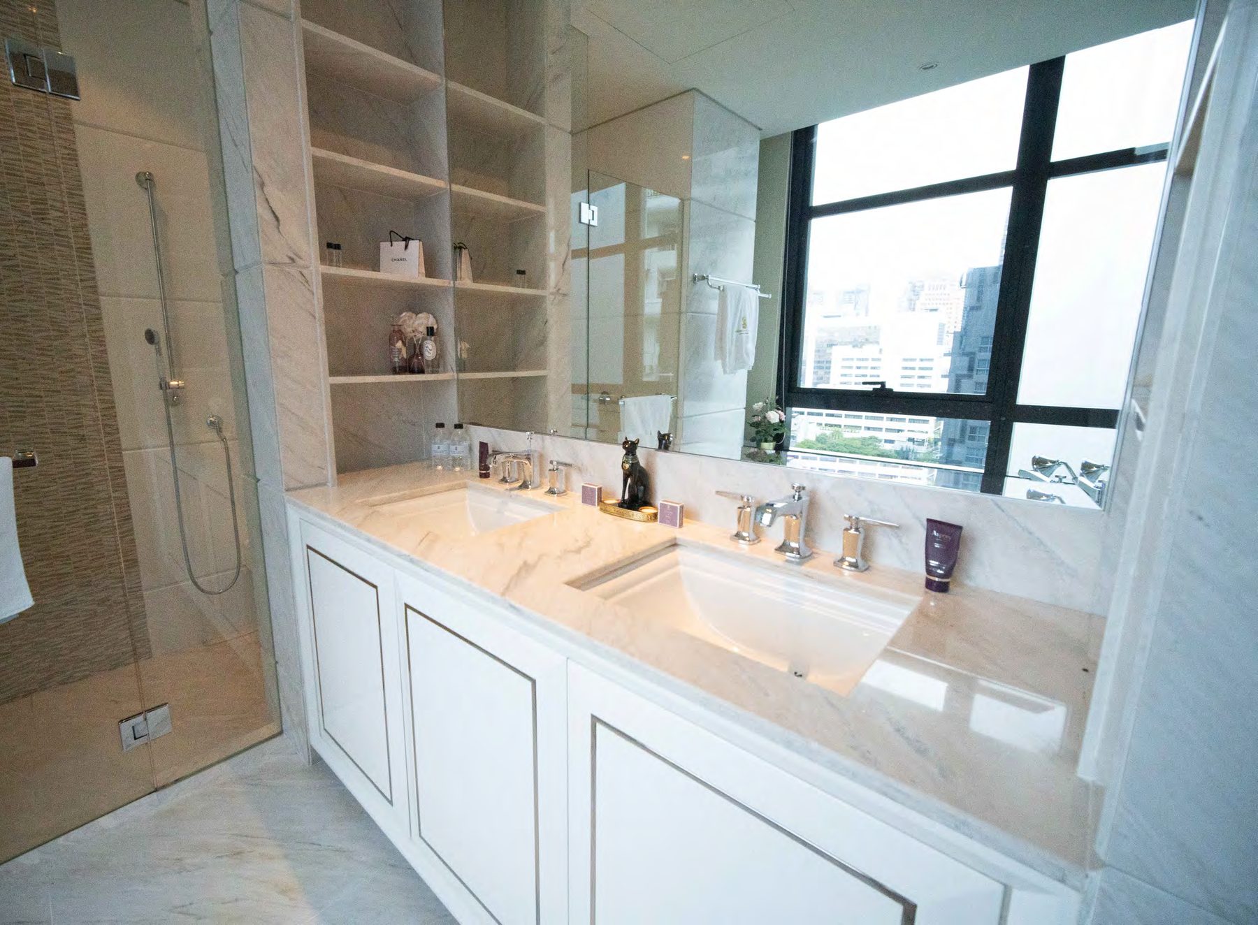 Vanity (showflat)