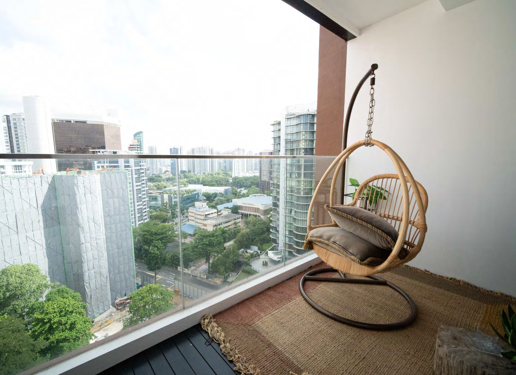 Balcony (showflat)