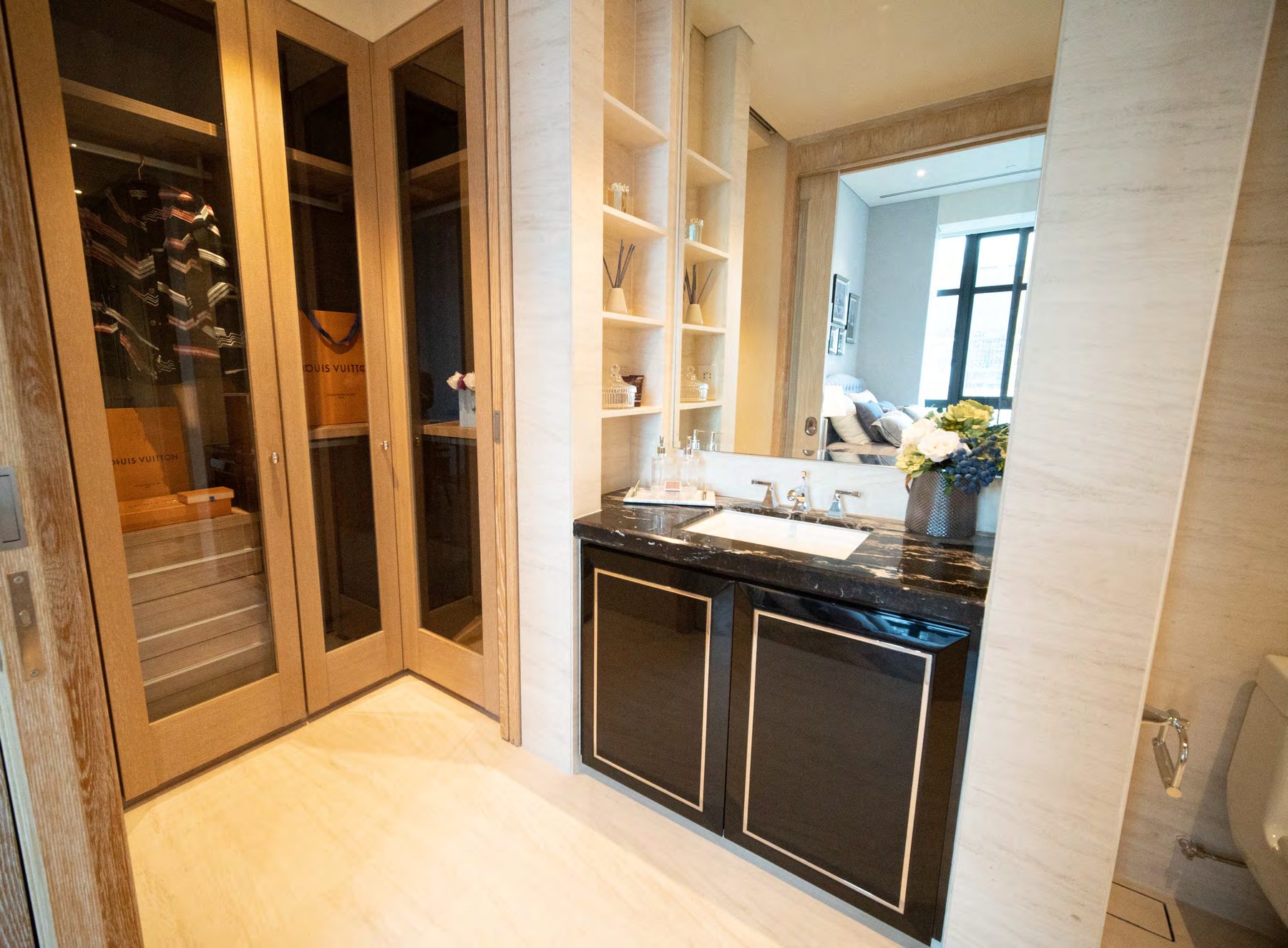 Walk-in wardrobe (showflat)